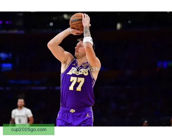 东契奇场均三十分抢断破百 比肩科比成联盟唯一